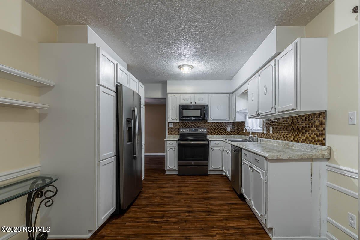 Harrison_Dorn's tweet photo. 3 Beds 
2 Baths 
1,538 sq ft 
$225,000
504 Greenbriar Drive 
Call today! 910-347-3676 https://t.co/qp3rS05XtB