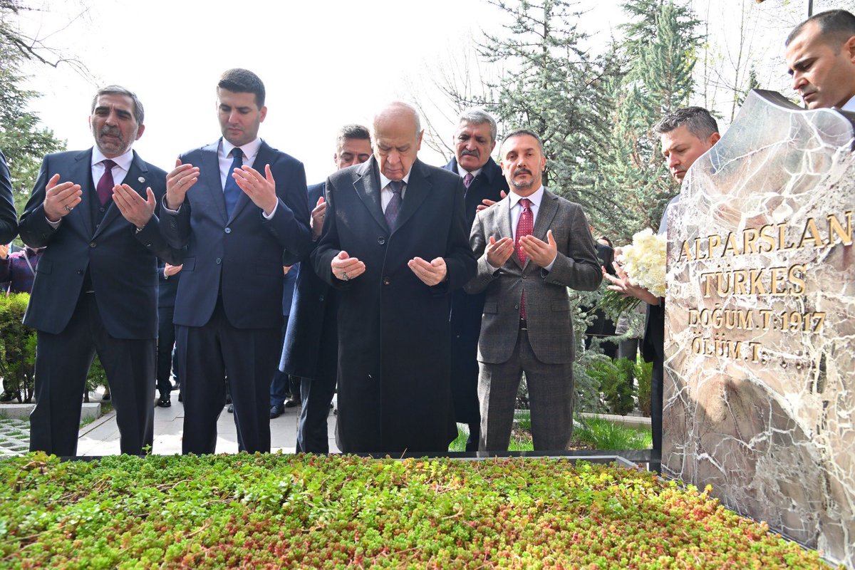 Başbuğ'umuz Alparslan TÜRKEŞ, vefatının 26. yılında kabri başında dualarla anıldı.