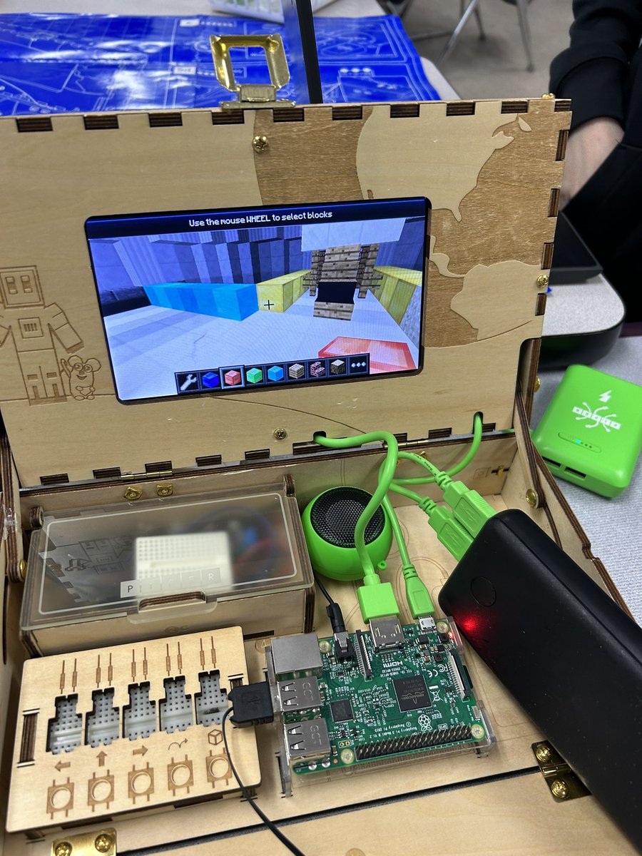 br_mrv's tweet image. We have power! Ss created their own Piper Computers, which they will use to discover the inner-workings and circuitry of actual computers. Loved the excitement! #STEMeducation #techedu #stem #designcycle #reynproud