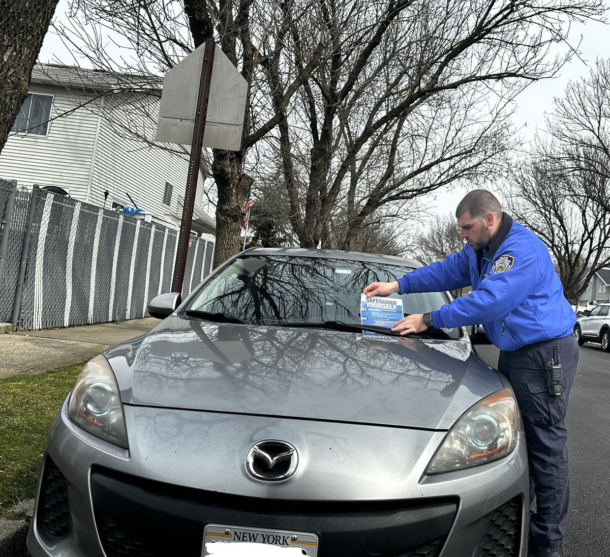 This morning your Crime Prevention Officer was distributing informational flyers to drivers reminding them to safe guard their vehicles 🚗 

Always lock your vehicle 🚗 🔐

Remove personal items when exiting 💼 🕶 📱 💵 🔑