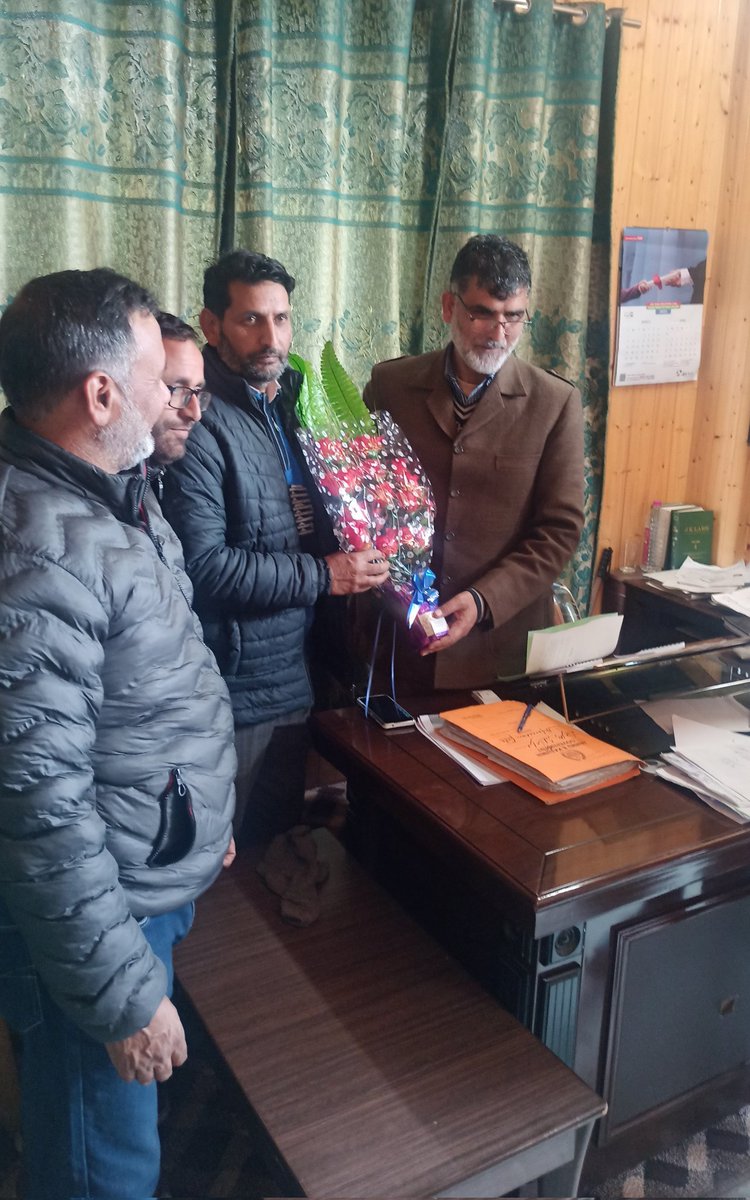 JBudgam's tweet photo. Dedicated and Honest Personality Tehsildar Budgam Mr. Imtiyaz Ahmad. https://t.co/yShfcBoB6A