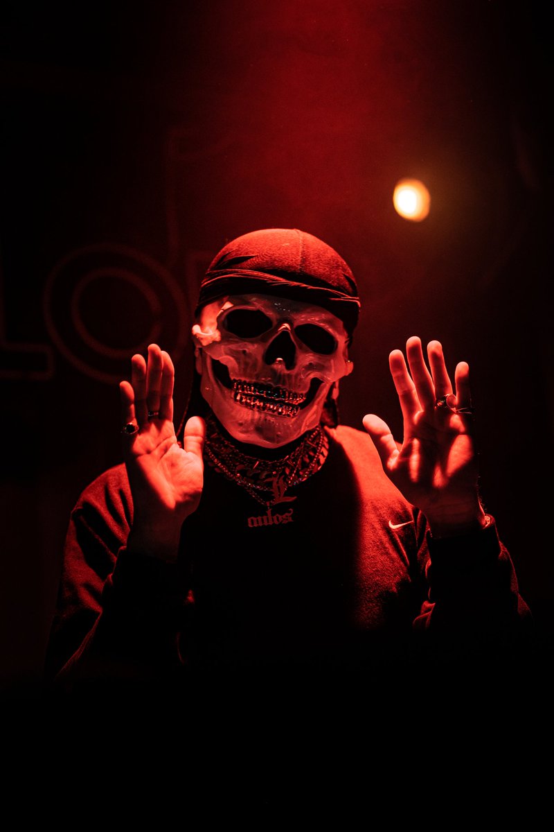 Solunaraw's tweet photo. J'ai eu la chance de photographier @vladcauchemar au Slalom à Lille samedi soir, un échantillon de photos disponibles ici, le reste sur Instagram ! 
https://t.co/XX3xbpy7YI https://t.co/plZLN1c7Eb