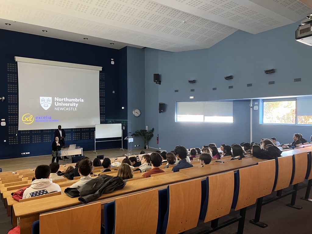 ExceliaGroup's tweet photo. [#International🌍] Let's start the #GlobalNetworkWeek of our BBA2 from Paris-Cachan &amp; La Rochelle and some international #students! 
Today they started their day with conferences on "#climate change and #sustainable #development" and then visited the #aquarium of #LaRochelle! 🐠 https://t.co/5xPFUfI2Pk