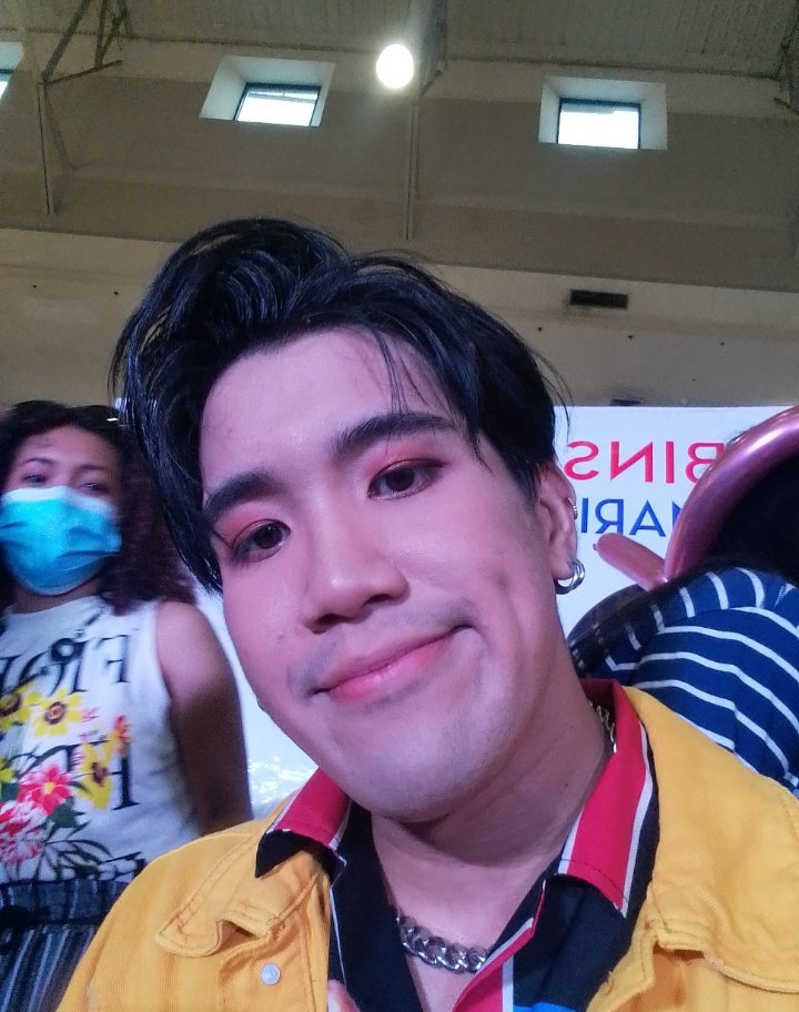 corpancake's tweet photo. so before the day ends, i jus wanna say happy birthday to kuya max!! genuinely thankful for you, your whole existence can bright up my everyday :< so thank u so much for being u! labyu <33 @1stoneofc_max 

THE GREATEST MAX
#MaxTurns25 #HappyMaxDay
#1stOne #1stOne_MAX https://t.co/SWSVrOkzLC