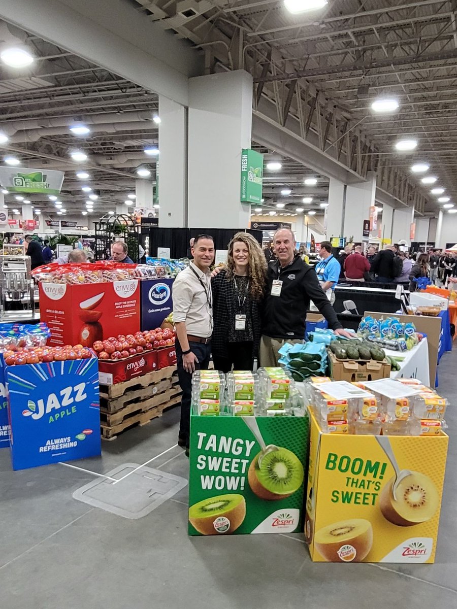 OppyProduce's tweet photo. Did you see the Oppy people #TeamOppy at the AFS Food Show in Salt Lake City? Way to represent team! ๐ฅ๐๐ฅ๐ #Oppyproduce #AFSfoodshow
L to R photo 1: Business Development Representative Omar De Los Santos and Senior Sales Representative Kori Martin. https://t.co/Qi2gR5Ox9c
