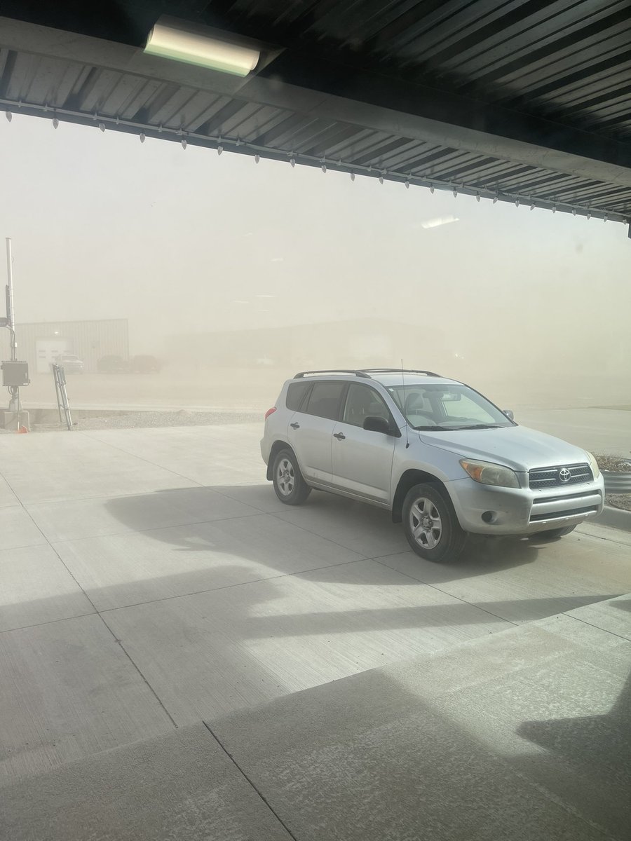 luke_jaeger's tweet photo. Brown blizzard will be the final nail in the coffin for our wheat crop https://t.co/PiHOSZJN8m