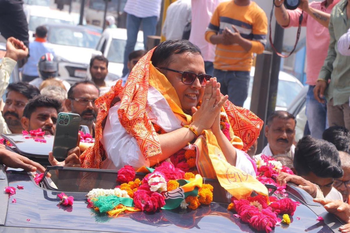 आप सभी से मिले अपार स्नेह एवं आशीर्वाद से मुझ में नई ऊर्जा का संचार हुआ। आप ऐसा ही प्यार और स्नेह सदा पर बनाए रखें। पुनः संगठन, शीर्ष नेतृत्व और आप  सभी का हार्दिक आभार 🙏🏼

जय श्री राम 2/2 <a href="/Bhupendraupbjp/">Bhupendra Singh Chaudhary</a> <a href="/idharampalsingh/">Dharampal Singh</a>