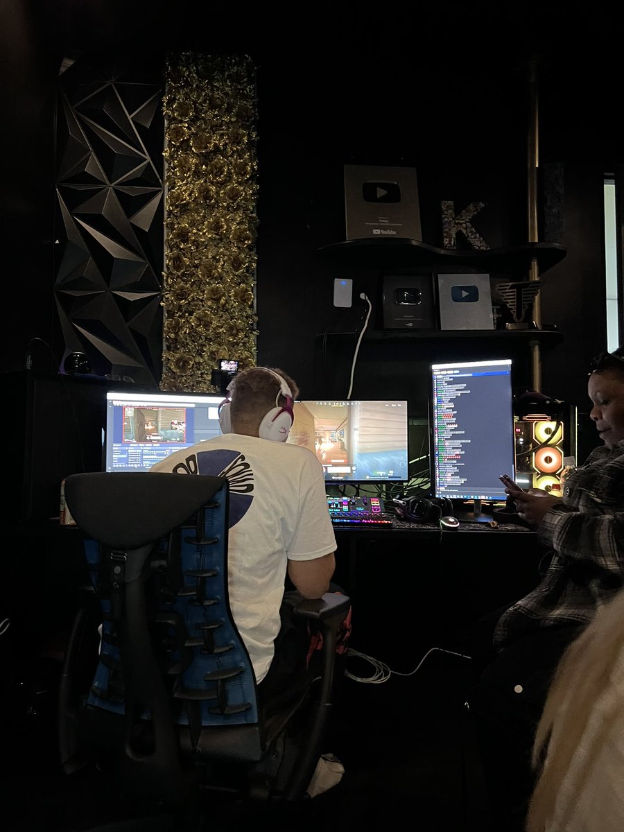 cccaarrllooss22's tweet image. Thank you @Swagg for bringing us all together and taking care of us! It was a fun weekend, nothing but respect and love for you bro🙏🏼💙 #modsquad