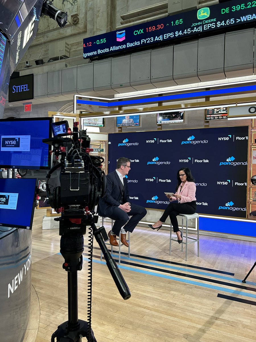 BenMenesi's tweet image. Last week, @carlbaumann &amp;amp; I had the honour of chatting w/ @FintechTvGlobal about the challenges created by #distributedwork at the iconic @NYSE trading floor. Truly humbling experience &amp;amp; testament to all of @panagenda’s hard work, read more: shorturl.at/gvI29