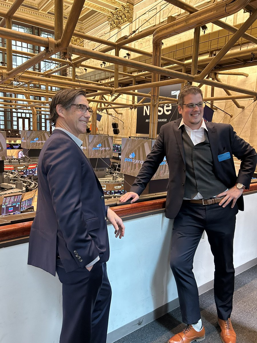 BenMenesi's tweet image. Last week, @carlbaumann &amp;amp; I had the honour of chatting w/ @FintechTvGlobal about the challenges created by #distributedwork at the iconic @NYSE trading floor. Truly humbling experience &amp;amp; testament to all of @panagenda’s hard work, read more: shorturl.at/gvI29