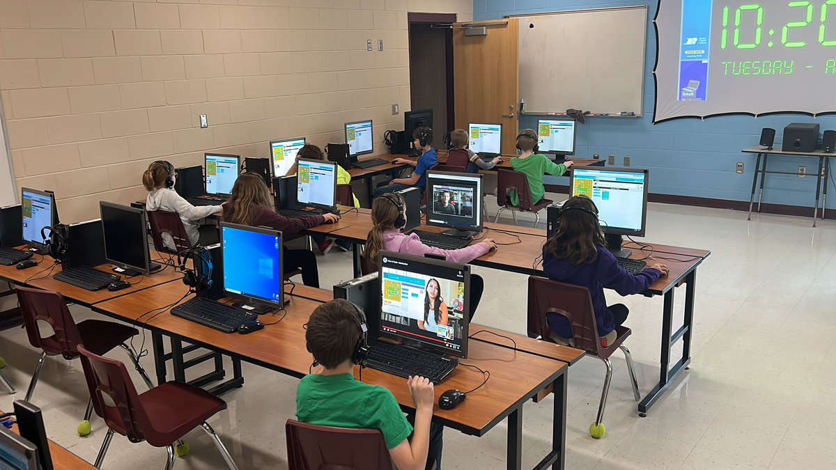 ColttUllom's tweet photo. Coding in technology with 4th graders #WeAreTriton https://t.co/se40jaS12W