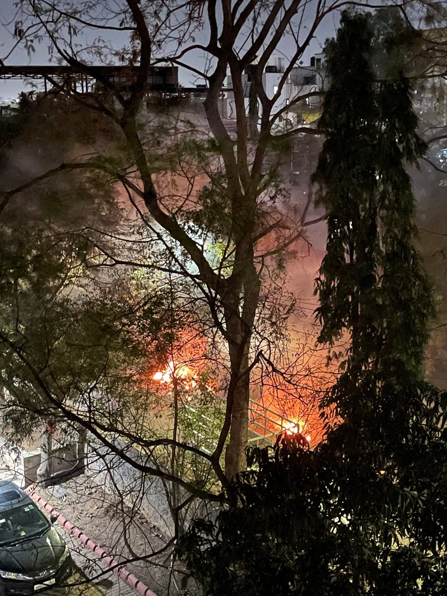 golusinghal10's tweet photo. @PMCPune Garbage burning at lane number 16 Tulja Bhavani Nagar Kharadi Pune.

These keeps on happening every month or so. 

Please take action https://t.co/YrPNXsNCuI