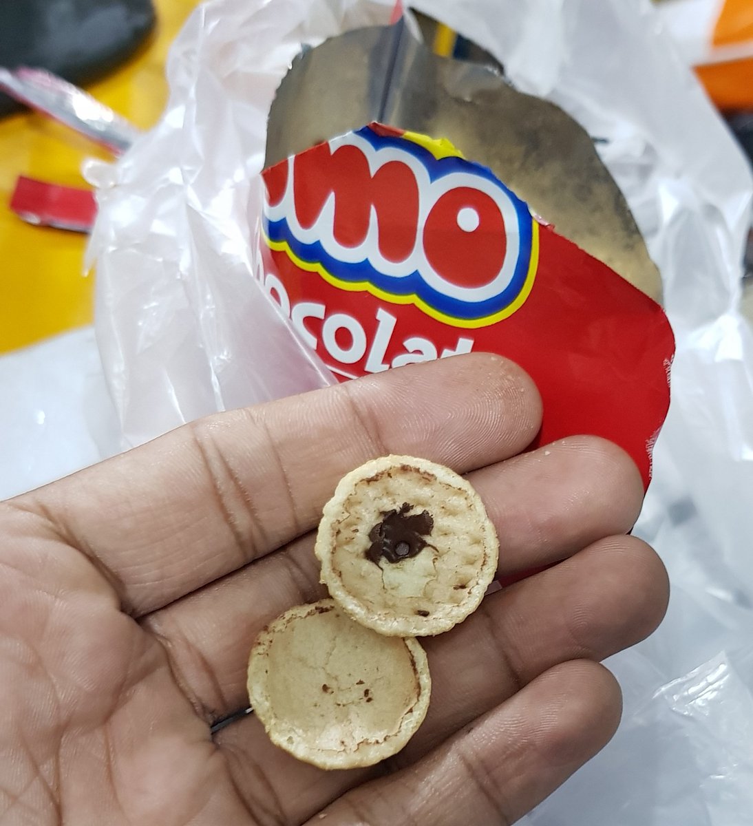 DrSarahSays1's tweet photo. Order @MiftahIsmail to fill the cocomos with chocolate &amp; to not scam us https://t.co/Tjja8NxcoF
