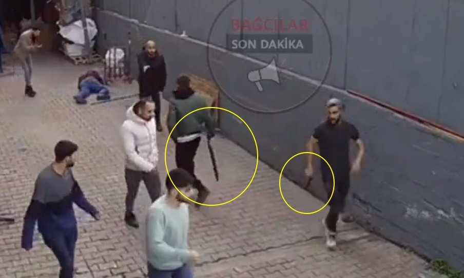 Bir suriyeli bir başkasını sokağın ortasında çekip vurdu bir tane haber kanalı göstermiyor bunu.