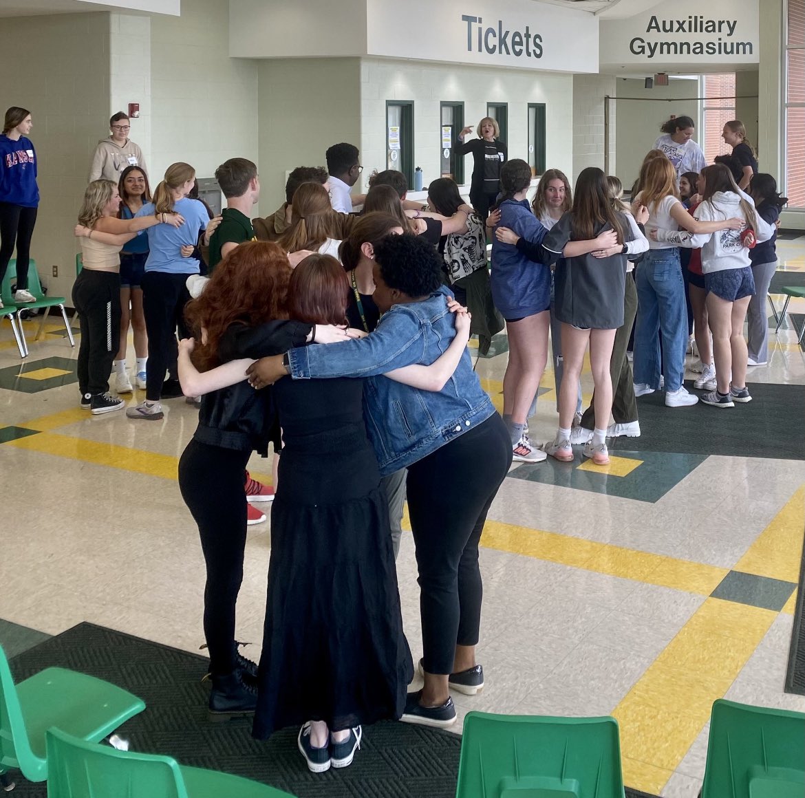 Throwback to Thursday!! - new/old members got peer leadership training hosted by the amazing @SOS_KansasCity @drjulieconnor 
<a href="/ejfreden/">SMS Social Workers</a> #Raiderpride