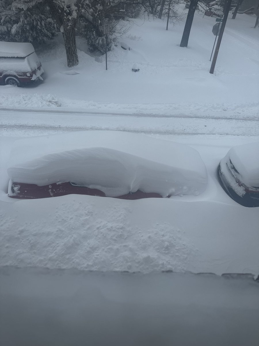 JamesStress79's tweet photo. Absolutely NUTS HERE today! #casperwyoming #casper #blizzard2023 #aprilblizzard https://t.co/DydnQfUQFK