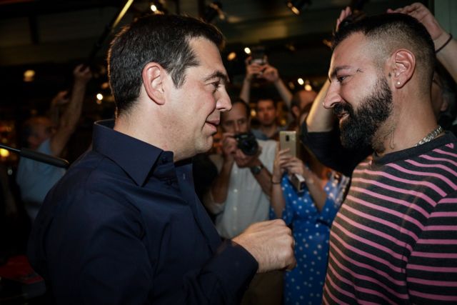 «Ξέρω τι θέλεις ρε πουτάνα, yeah
Μεγιστάνα από αλάνα
Να ξέρει από gunia
να ξέρει τα αλάνια
να ξέρει από χαβιάρι
να ξέρει από σαμπάνια»
Τα έχει πει ο Υποχθόνιος.
Γι’ αυτό και συστρατεύεται με τον #ΣΥΡΙΖΑ - ΠΣ, υποψήφιος στη Δυτική Αττική.
Τον καλωσορίζουμε
#παμε_καλπη #εκλογες2023