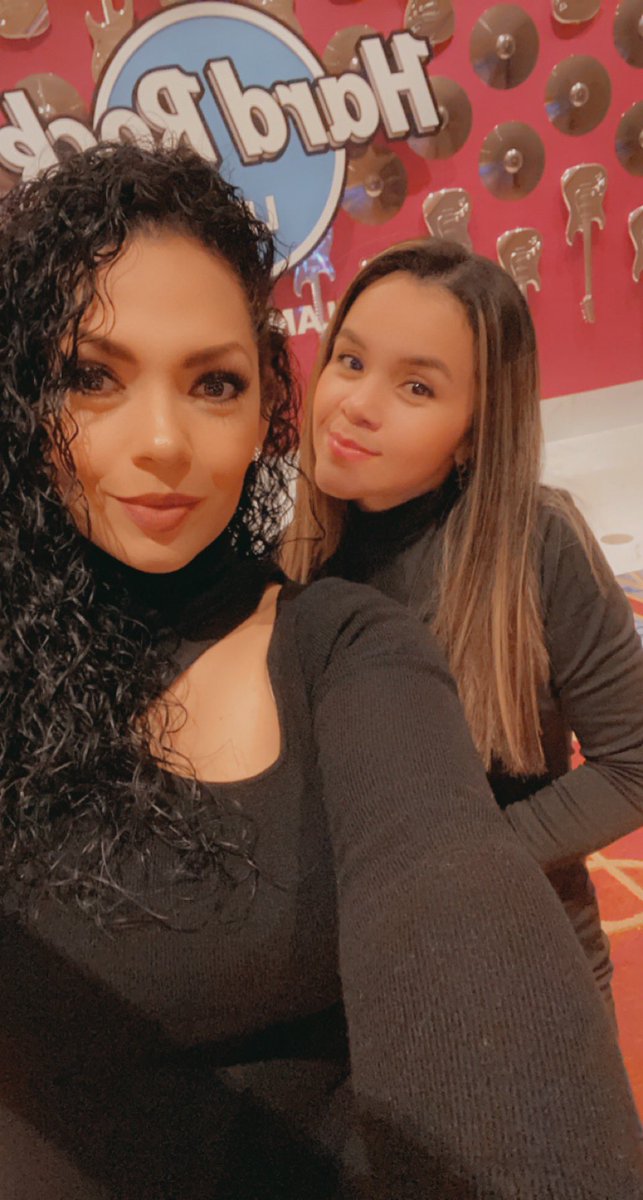 IsabelaAlcala08's tweet photo. #HAPPYBIRTHDAY 🎉🎊 🎂 #amigachula 🍾🥂 https://t.co/NGsiTDA9X8