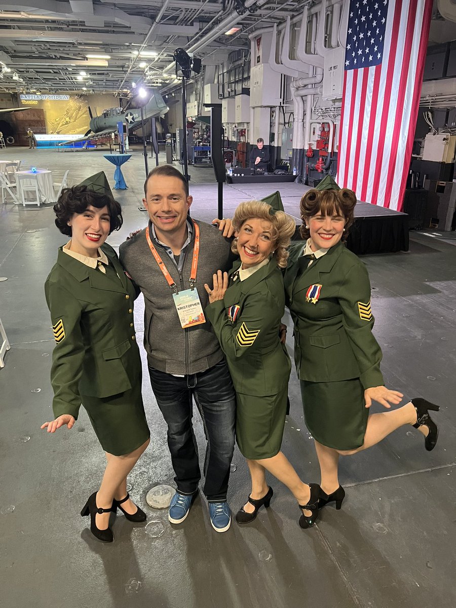 Our entertainment #theandrewssisters aboard the USS MIDWAY for our happy hour part last night 🛳️💯🌊#sandiego #ussmidway #napa401ksummit
