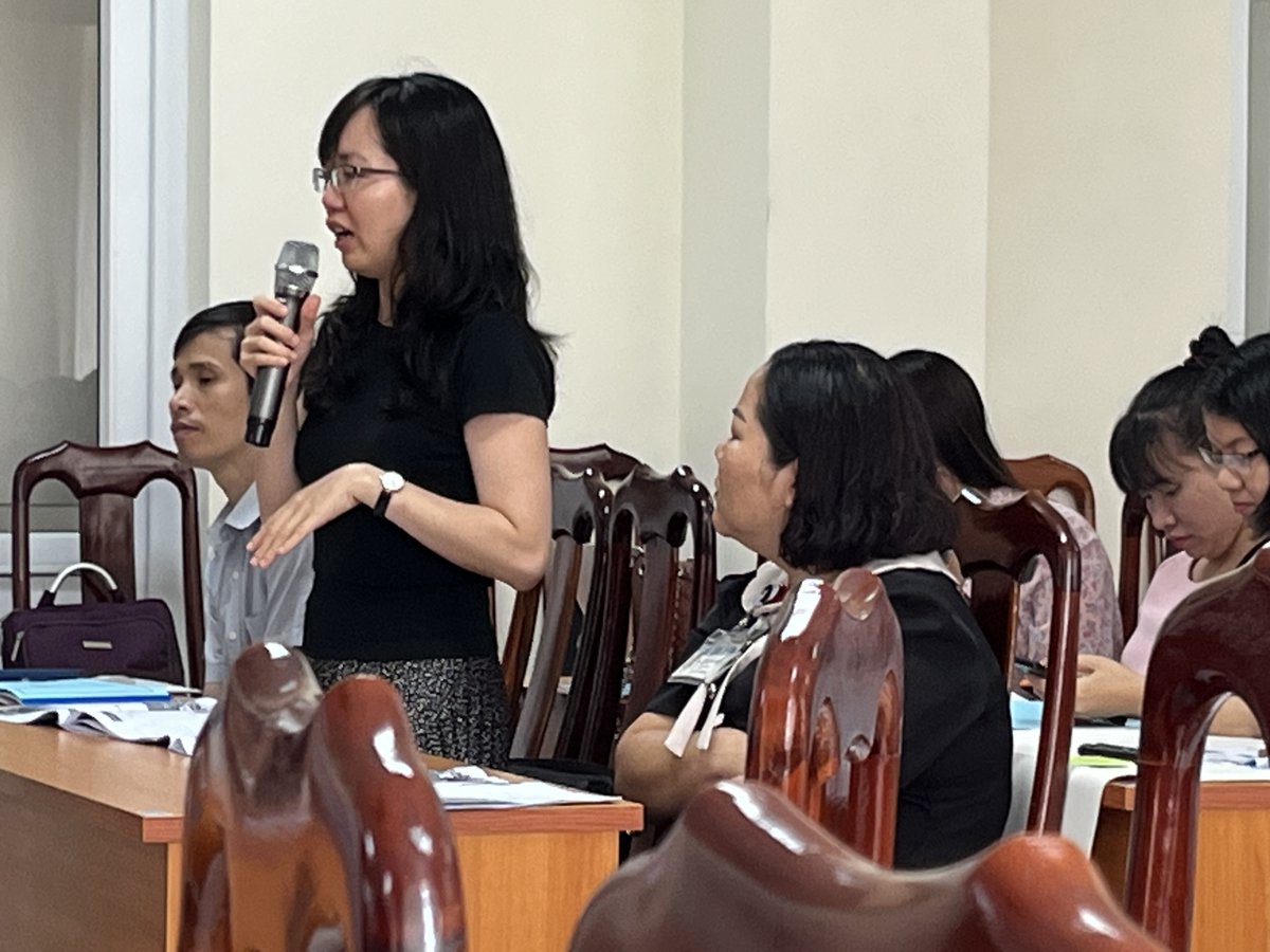 UKA_PEN's tweet photo. Final session at Tay Nguyen University featuring all things active learning and flute making from @DrSusanMatthews  and @AshworthSH . Massive thanks to Yen our fabulous interpreter @UEAPharmacy @UEA_Chemistry https://t.co/eiPbzGPWD4