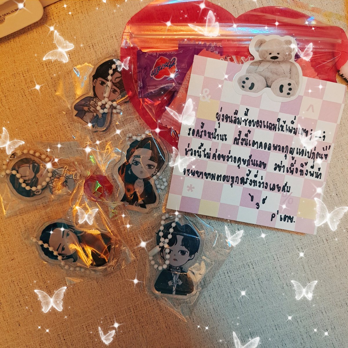 winterbear_an's tweet photo. ได้มี่บอมม์แน้วววความจริงคือได้มาสักชาตินึงแล้ว แพ็คมาอลังการหนาเว่อเหมือนเดิม คอลพวงกุญแจคือที่สุดน่ารักมาก แถมตอนงานgdaหนูไม่ได้ไปพี่เตยก็เอากอว.ที่งานมาเผื่อแบบนี้ไม่ซื้อร้านนี้ได้ไงงงง🤏🏻🩷#reviewnomkeng https://t.co/WPD8kYz7IL
