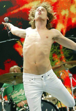 NYcheesy's tweet photo. Happy Birthday 🎈 
#JohnnyBorrell 4️⃣3️⃣ 

#Razorlight 
‘Somewhere Else’ 

https://t.co/7mUi0Kejb8 via @YouTube https://t.co/kvEHWpHcFc