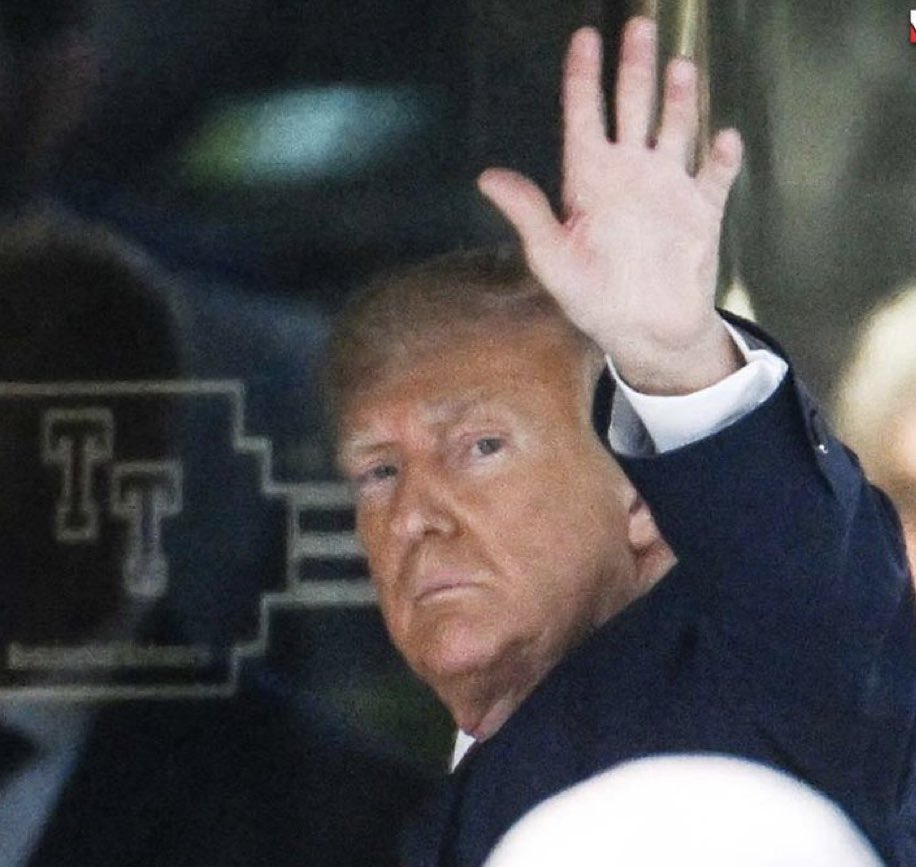 migralegalusa's tweet photo. #EEUU 🇺🇸 El expresidente Donald Trump será escuchado por los estadounidenses varias veces hoy, incluidos comentarios a los medios de comunicación fuera de su comparecencia tanto antes como después, declarándose oficialmente "no culpable" y hablando a las 8:15 p. m. https://t.co/CLxm4y64ll