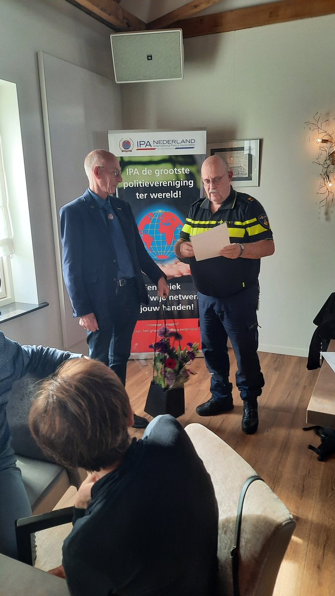 Onze penningmeester Pieter van der Wal werd vanmiddag tijdens de ledenvergadering in Den Haag gehuldigd met zijn 25 jarig jubileum van de IPA.