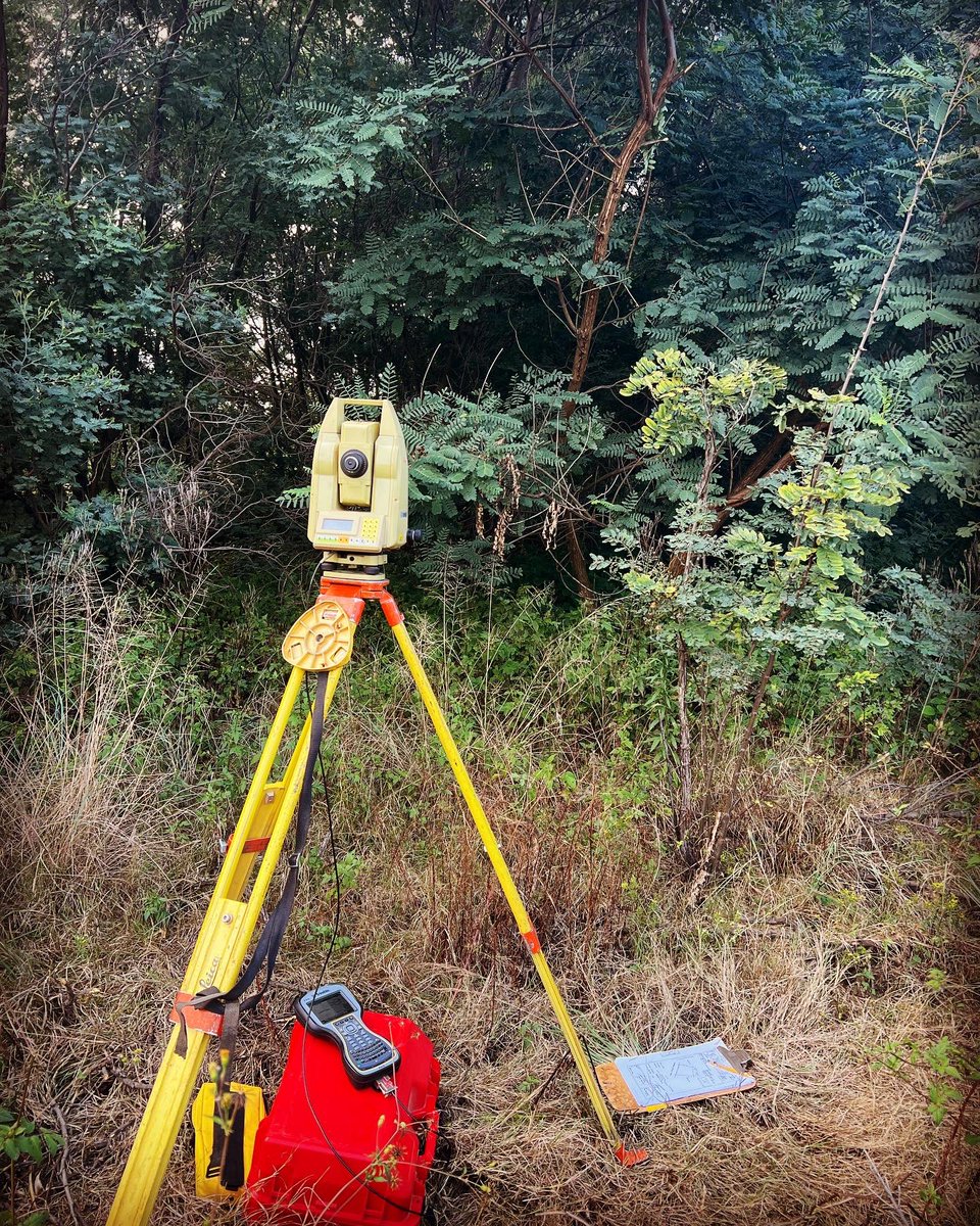 CivilsMini's tweet photo. Pruning trees 😁
#minicivils #tuesdayvibe #constructionsurveys #geomatics #settingout #surveyor #development https://t.co/k9Pkw5AW6n