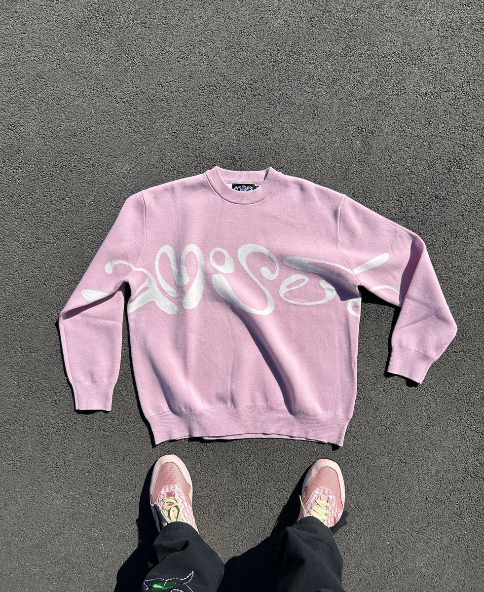 amosesclothing tweet picture