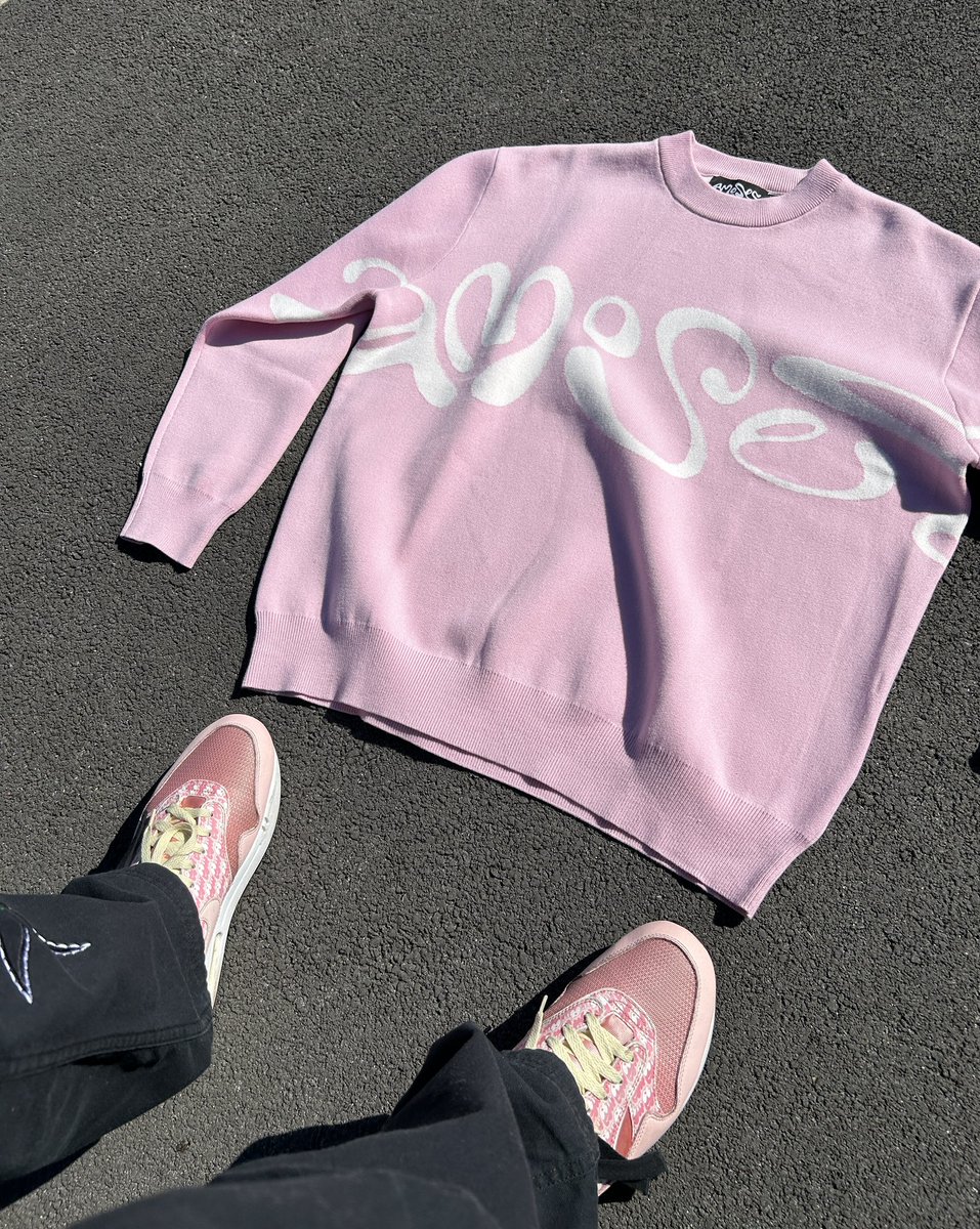 amosesclothing tweet picture