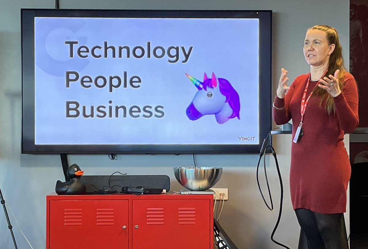 eevasalonen's tweet image. @suomenmentorit mentori-aktoritapaaminen @vincit oli innostava - @essiisohanni kertoi Vincitin Competence development -toimintamallista ja saimme vaihtaa ajatuksia mentorointimatkan fiiliksistä #mentorointi #yksisarvinen