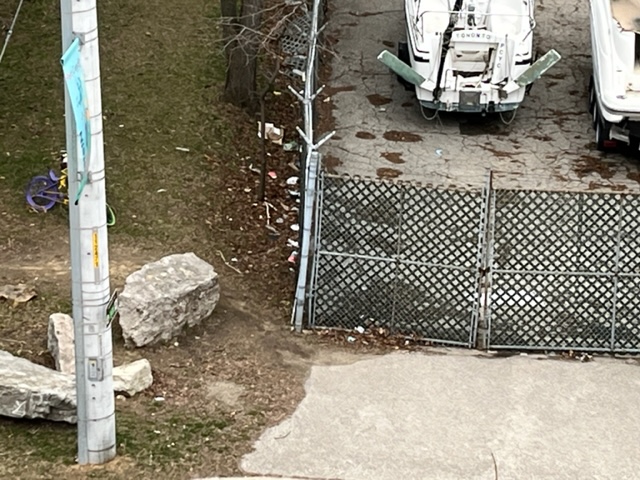 JynneLS1967's tweet image. Do you see the lack of attention going to #PortCredit's #garbageproblem? This is Port Street views from above. It's one street among many. Do you see @citymississauga @BonnieCrombie  @RudyCuzzetto #TeamRudy #MississaugaLakeshore #Mississauga what non-locals do when they visit.