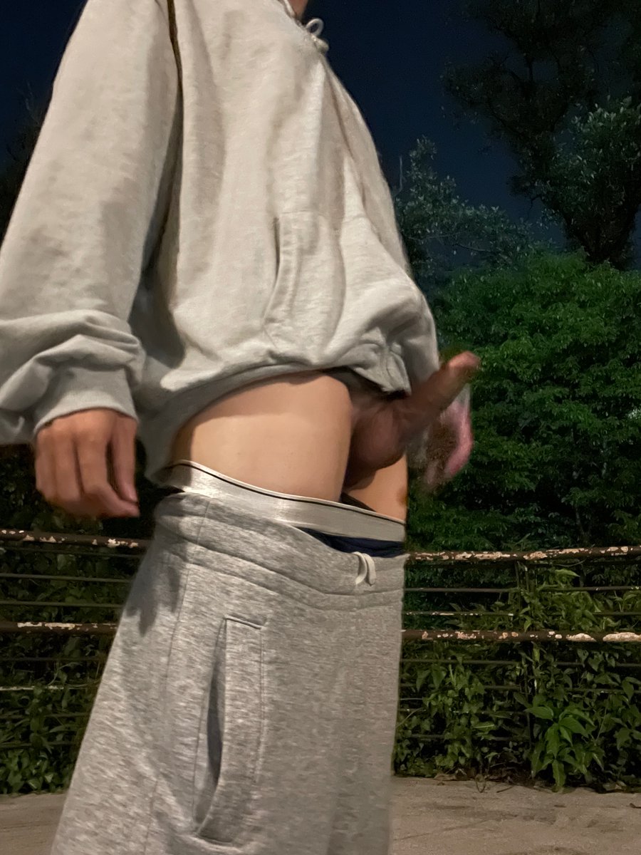itssgboyme's tweet photo. Exhibitionist is bad #exhibition #exhibitionist #hornÿ #publicboy #publico #boner #hard #exhibitionpark https://t.co/tRWm25MKdS