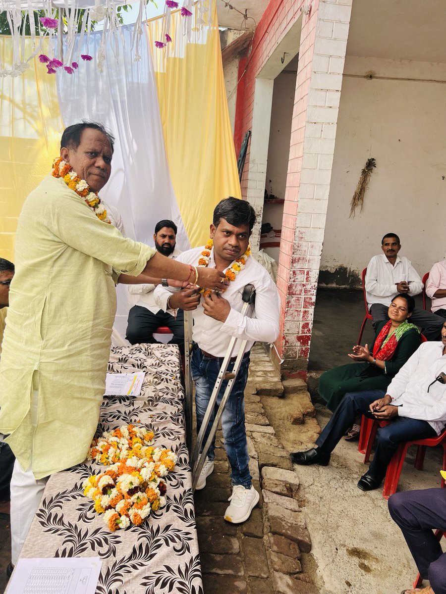 sanjeevsikka777's tweet photo. आज अनूपशहर विधानसभा के अनुपशहर, बरौली एवं सिवली मण्डल के बूथ संख्या 402, 403, 405, 407 मे रहना हुआ।
.
.
.
#boothcommittees #meeting #sanjeevsikka #BJP
@BJP4UP @AmitShah @JPNadda @myogiadityanath @kpmaurya1 @Bhupendraupbjp @shivprakashbjp https://t.co/VtOf3q2kMX
