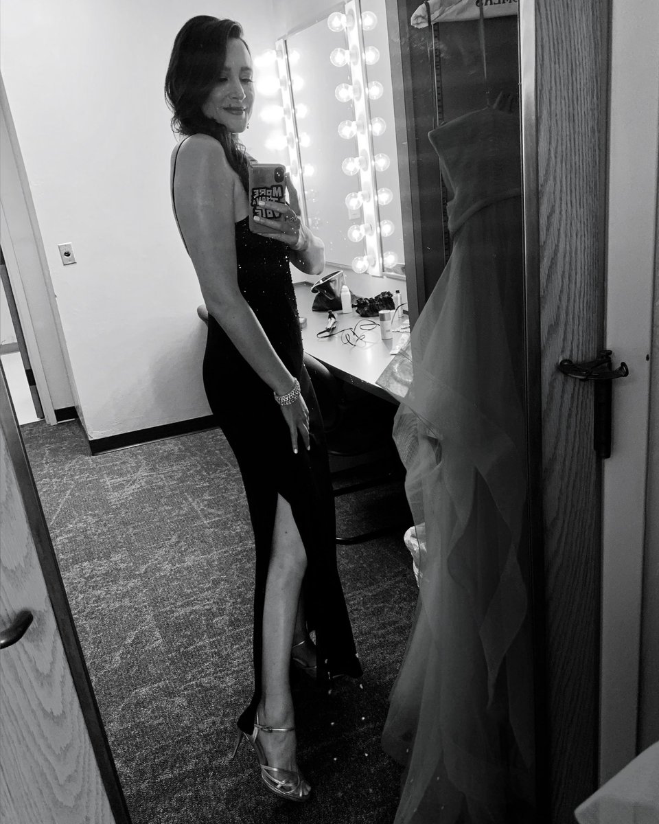 DeeRoscioli's tweet photo. I’m a lucky girl to get to sing for a living. Its not an easy career path but there are moments when I realize I’m living my dream. Of course, I always want to do more &amp; express my creativity in every way possible. https://t.co/8tUyyTvr9x