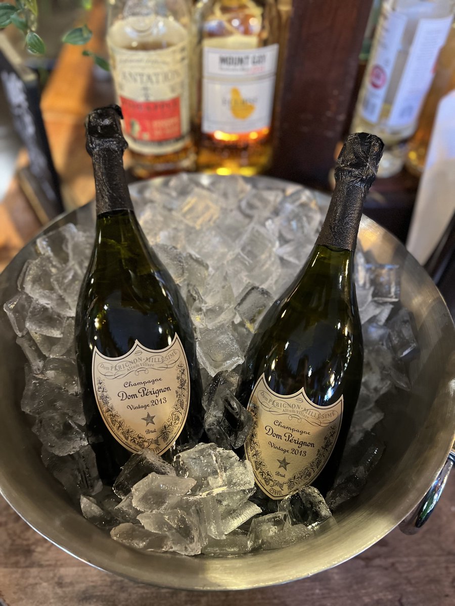 PaxtonsHead's tweet photo. Something to celebrate this Easter weekend why not pop open a Dom Perignon with us the Weekend 🥂

#bubblesfriday #knightsbridge #hydepark https://t.co/jr7kil6qp6