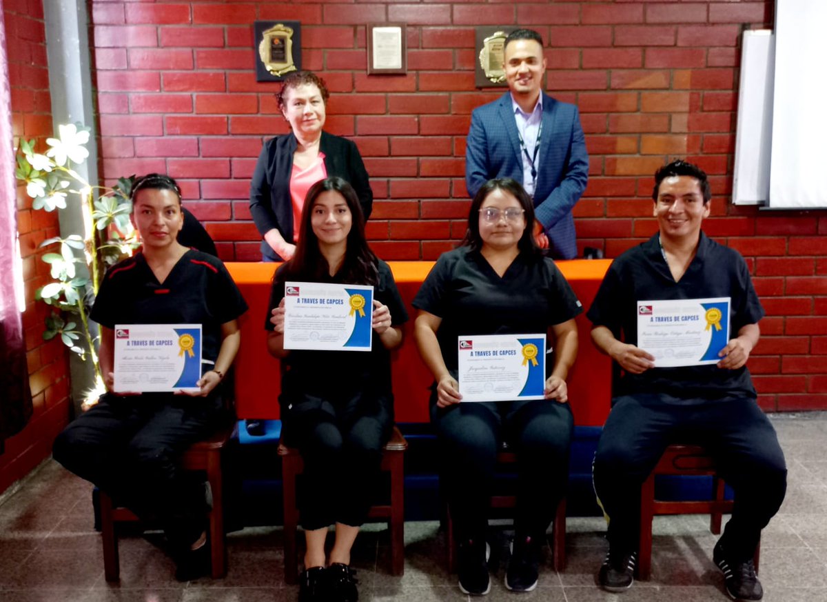 ACrefac's tweet photo. Foto Oficial de Graduación. De nuestro (Curso de Masajes 2022/2023). En el cual mas salvadoreños. Generan oportunidades y desarrollo. Felicidades Graduados y Graduadas como #MasajistasProfesionales. 👨‍🎓📄👩‍🎓

#SomosCREFAC. #52Años. 🇸🇻✍ https://t.co/XyCNQm1Ue3
