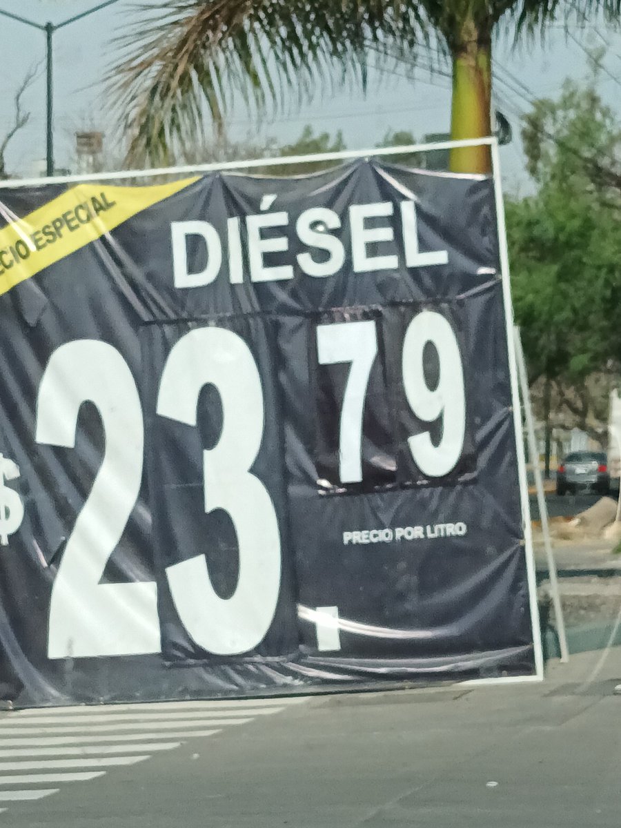 edsonm80's tweet photo. @SheffieldGto Que hacemos con gasolineras que en la cre muestran un precio en su tablero muestran otro y en la manta muestran otro???@SheffieldGto https://t.co/CS9ZVPqQBy
