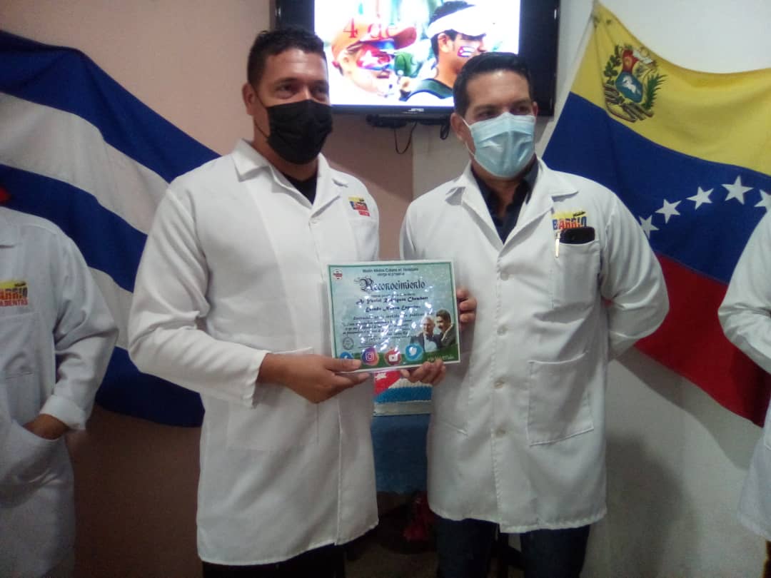 Los colaboradores cubanos guiados por grandes sentimientos de amor, cada 
cooperante es una muestra. #UnaMejorJuventud #CubaPorLaVida #CubaCoopera 
<a href="/cubacooperaven/">Misión Médica Cubana en Venezuela</a> <a href="/UJCdeCuba/">UJC de Cuba</a> <a href="/MINSAPCuba/">Ministerio de Salud Pública de Cuba</a>
<a href="/JosAnto54744901/">José Antonio Machado Reyes</a> 
<a href="/EstenielAcosta/">Esteniel Acosta Felipe</a>