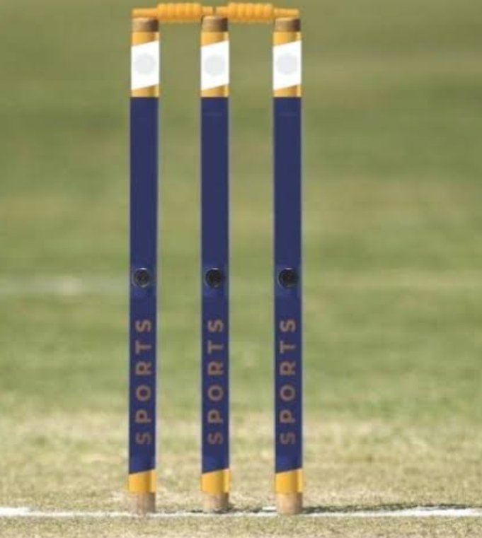 live4u's tweet photo. Pity those umpires. Won't be surprised if the umpires are replaced by digital tools in the near future.
 Stump camera and mic can give precise decisions.  More importantly save review time.!! https://t.co/Vn87V7qxon