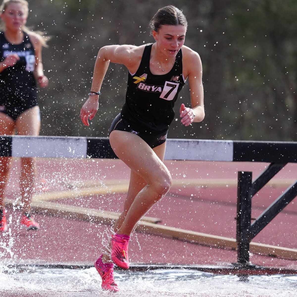 BryantXCTF's tweet photo. Flicks from Sunday courtesy of @DSPics !

#AETF https://t.co/pbs6czhb1H