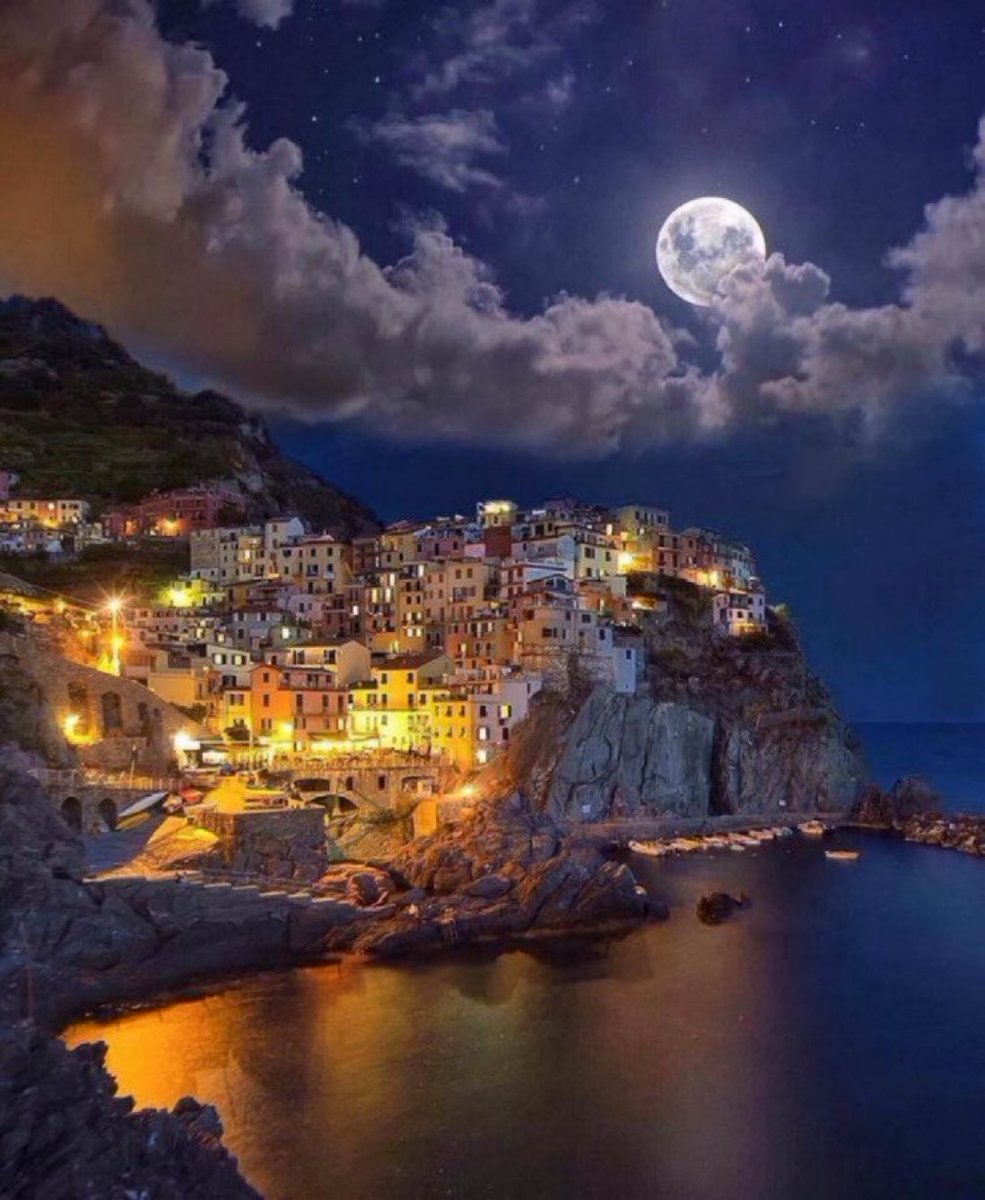 M1ONLOVER's tweet photo. Full Moon over Manarola, Italy. https://t.co/JwB4vvImdR