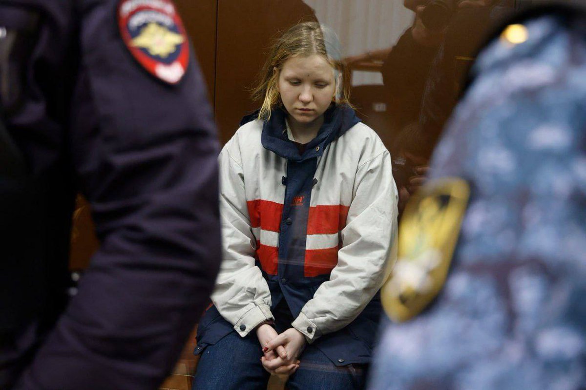 SanderRegter's tweet photo. Daria #Trepova in the courtroom, visibly shaken. https://t.co/DVoDOq5RUB
