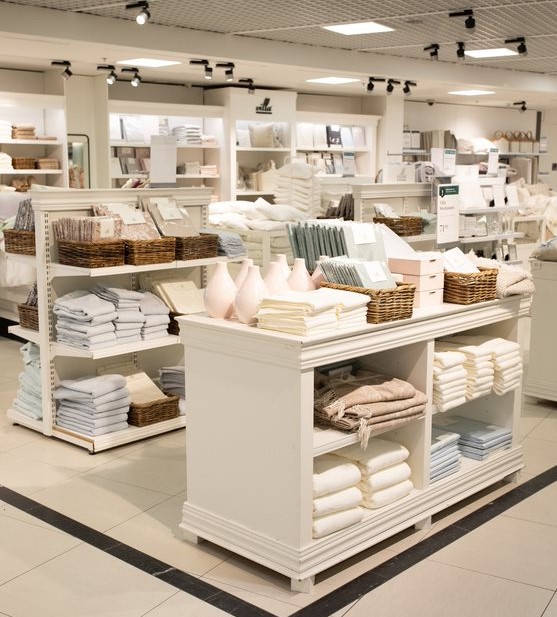 StockmannFI's tweet image. Helsingissä Itiksen Stockmannin myymälä uudistuu ja muutostyöt ovat jo pitkällä: myymälään tulee uusi konsepti ja tilat muuttuvat kauttaaltaan. Uusi myymälä valmistuu kevään aikana.💚 

Lue lisää: info.stockmann.com/info/tavaratal…

#stockmann #itäkeskus #itis #uutta