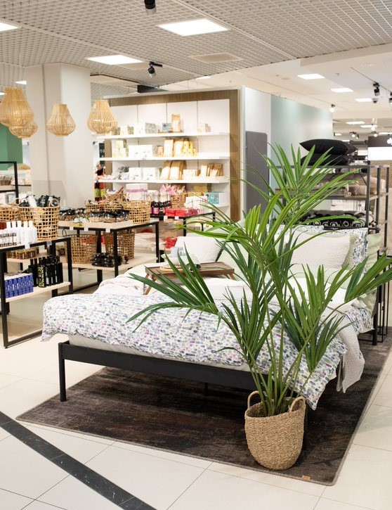 StockmannFI's tweet image. Helsingissä Itiksen Stockmannin myymälä uudistuu ja muutostyöt ovat jo pitkällä: myymälään tulee uusi konsepti ja tilat muuttuvat kauttaaltaan. Uusi myymälä valmistuu kevään aikana.💚 

Lue lisää: info.stockmann.com/info/tavaratal…

#stockmann #itäkeskus #itis #uutta