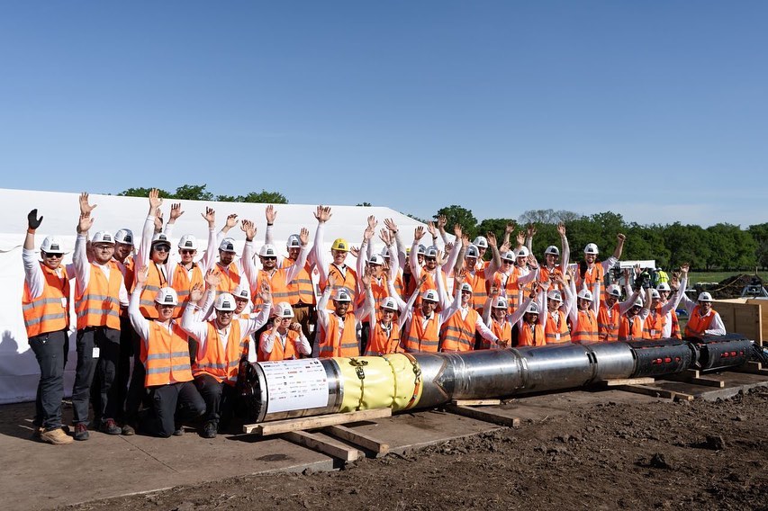 ETH_en's tweet image. The @swissloop_t team, claimes the Innovation Award at the Not-A-Boring Competition 2023 (by @boringcompany) and is ranked 2nd overall. What an achievement! Congratiulations 👏 
fal.cn/3x83M
#SwissLoop #Innovation #TheBoringCompany