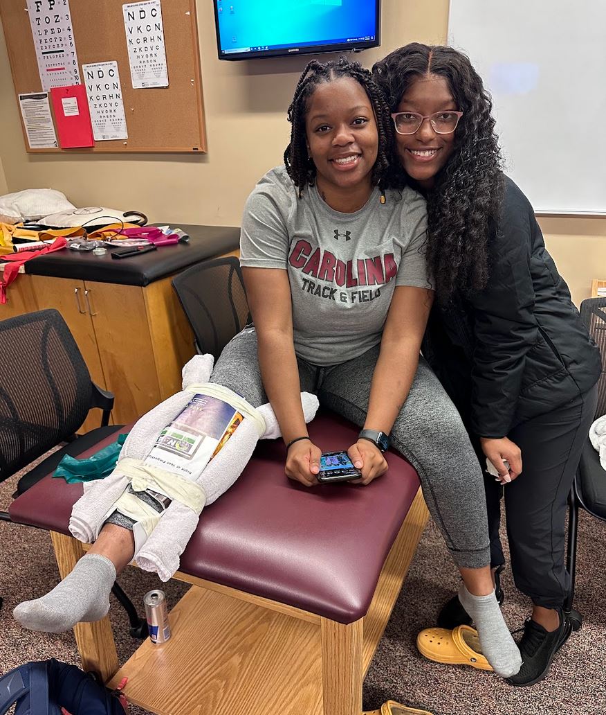 We had some fun in class today thinking of emergency splinting without the traditional supplies. What can you use to immobilize a patient when things don't go as planned? #GamecockAT