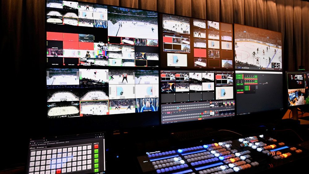 sportsvideo's tweet image. The third annual NHL Tech Showcase introduced AI, cloud based production, player tracking data and more to the future of sports broadcasting.

Last months NHL Big City Greens Classic was an early glimpse of the capabilities for these productions.