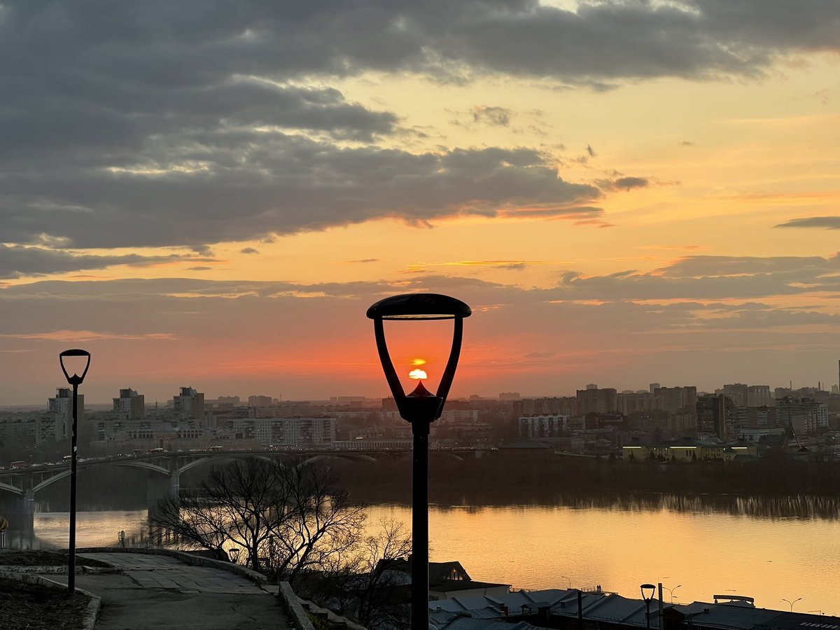 dimmitdim's tweet photo. Очень скоро они вернутся.

#закат #небо #волга #река #вода #алый #нн #ннов #нижнийновгород #столицазакатов #sunset #nn #nnov #nizhniynovgorod #sky #volga #river #volgariver #water https://t.co/dNbdKpPmnl